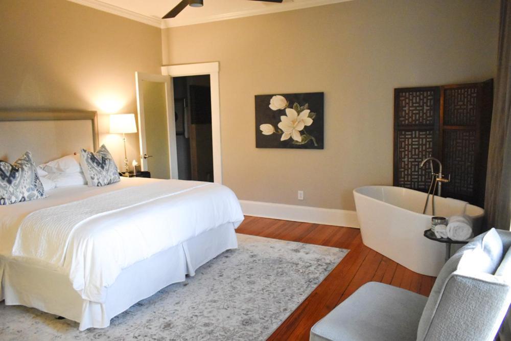 Sparrow Grove Manor มอนโร ภายนอก รูปภาพ