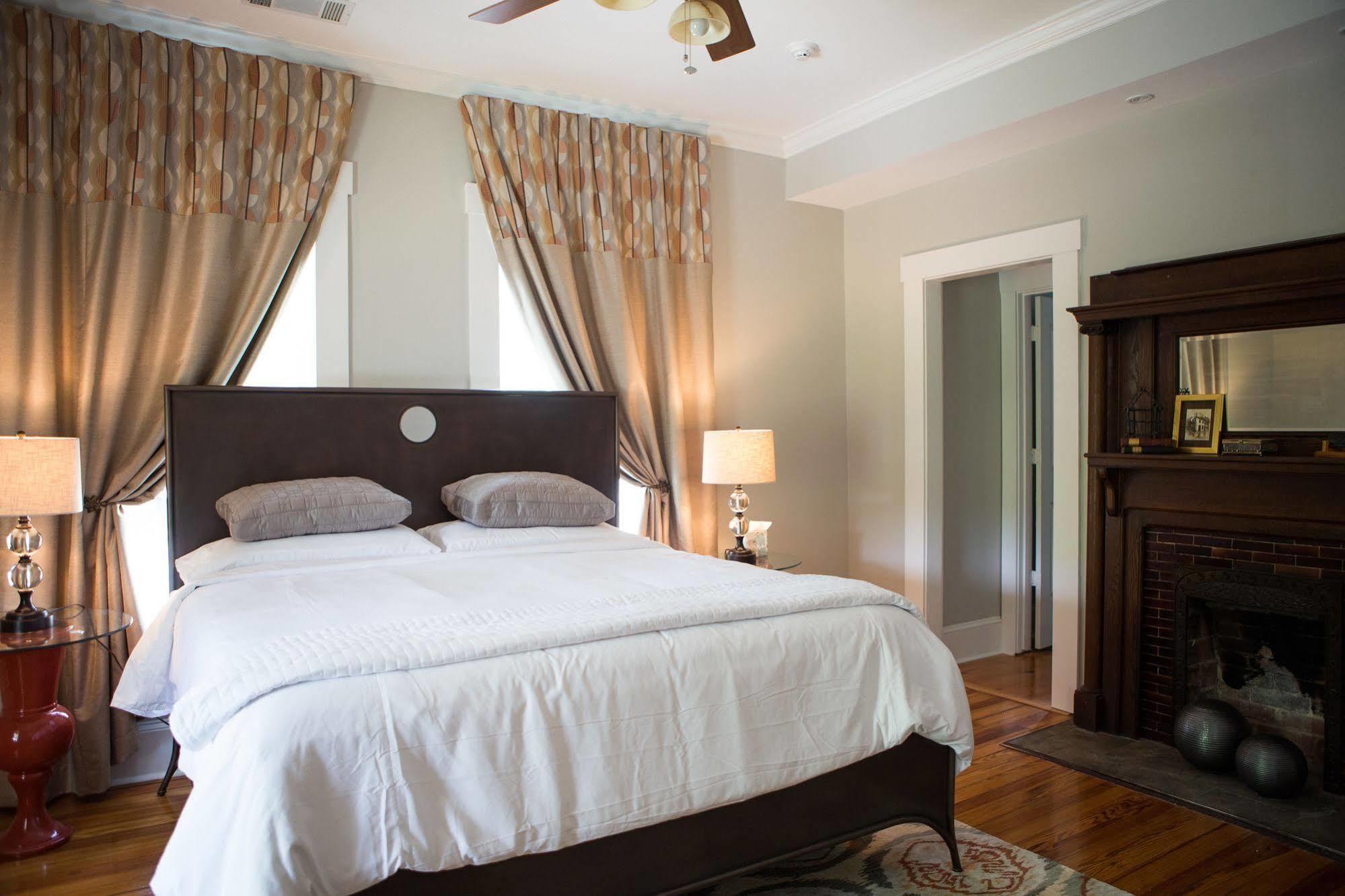 Sparrow Grove Manor มอนโร ภายนอก รูปภาพ